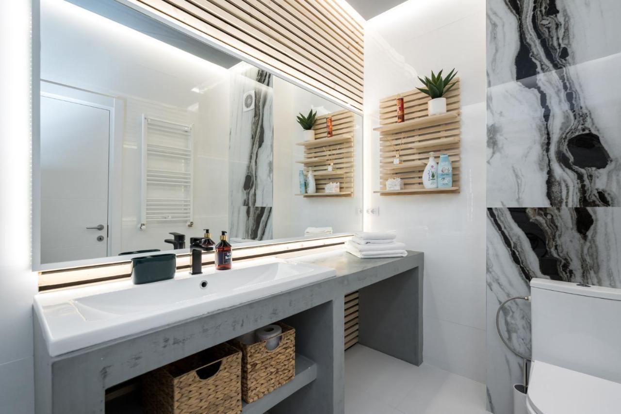 Jungle Escape - Luxe 1-Br Haven In Bucharest Lejlighed Eksteriør billede